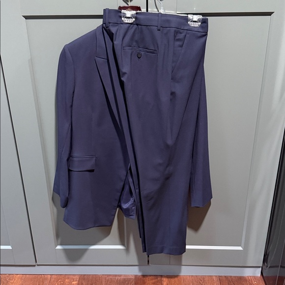 NEW Theory pantsuit purchased in Paris - Picture 10 of 11